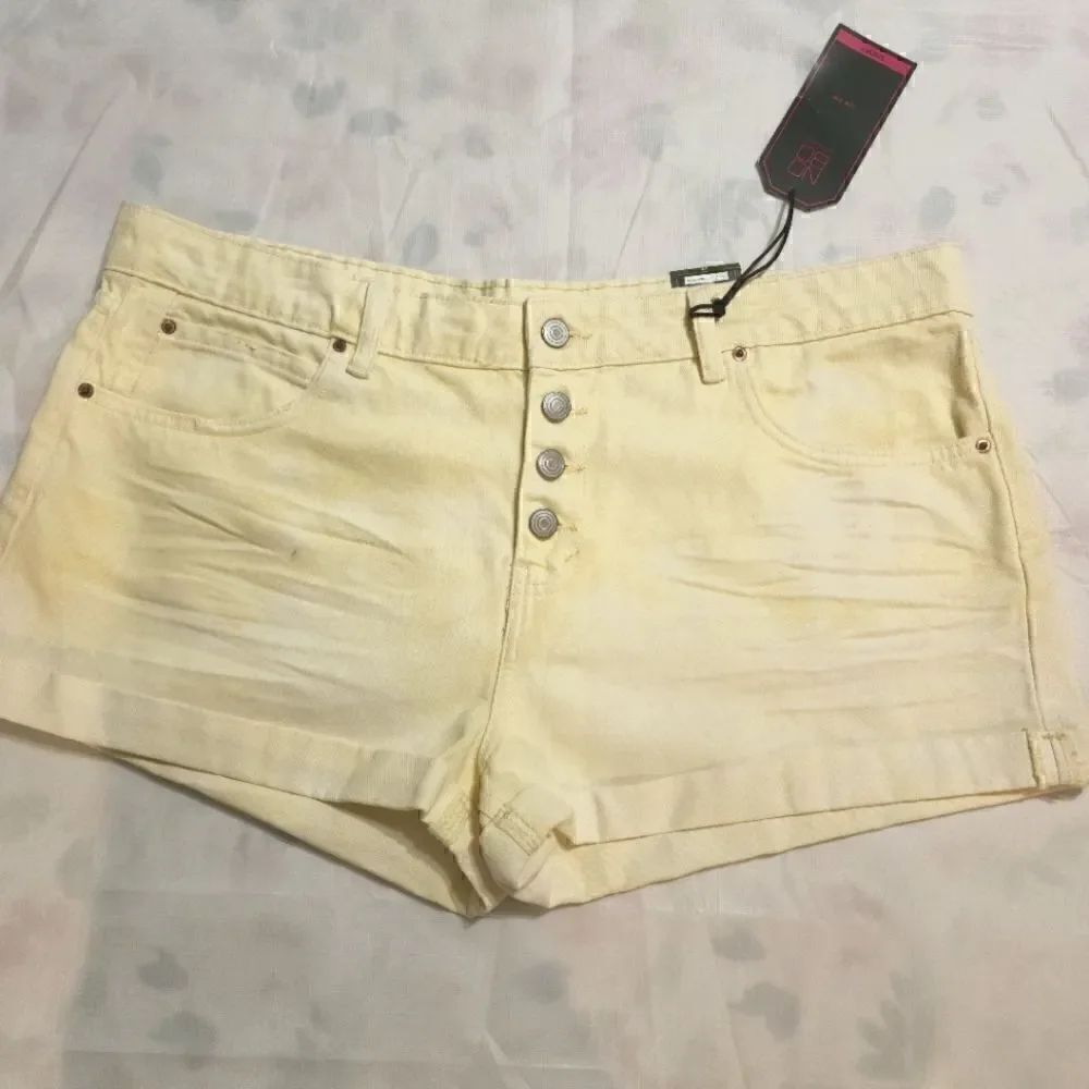 Juniors Low Rise Button-Front Shorts Size 17